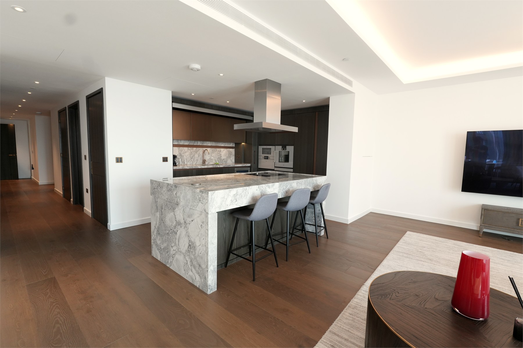 Thames City apartment with stone island, fitted kitchen and open living area